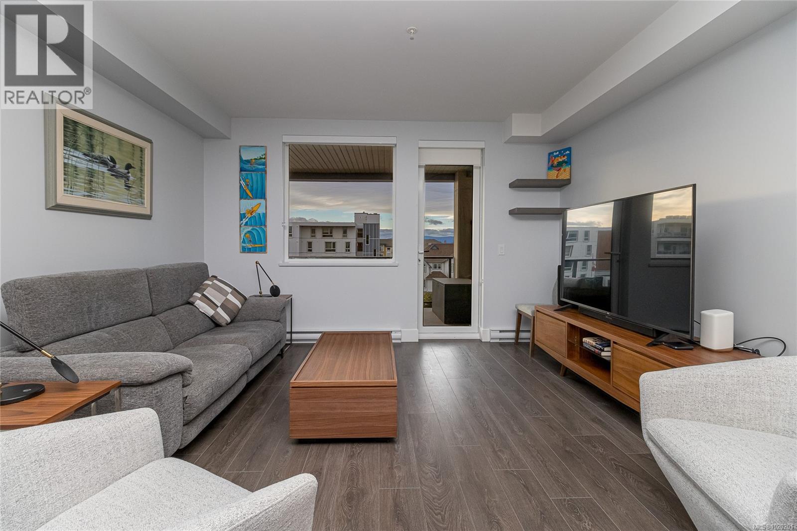 411 2461 Sidney Avenue, Sidney