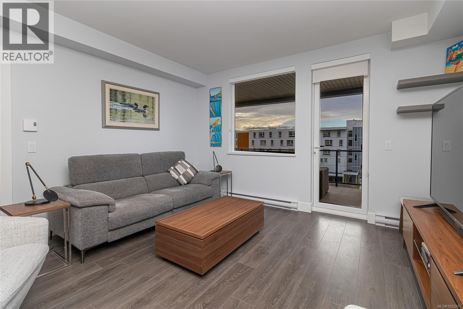 411 2461 Sidney Avenue, Sidney