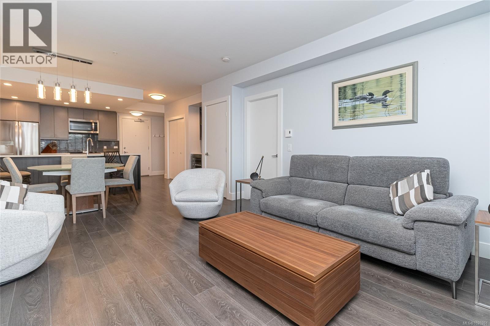 411 2461 Sidney Avenue, Sidney