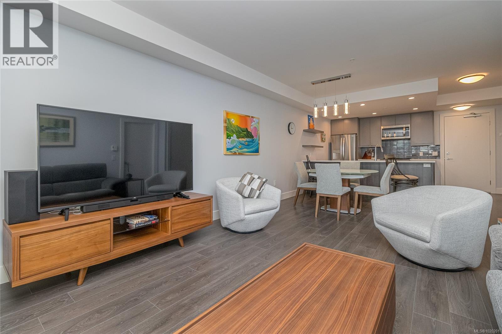 411 2461 Sidney Avenue, Sidney