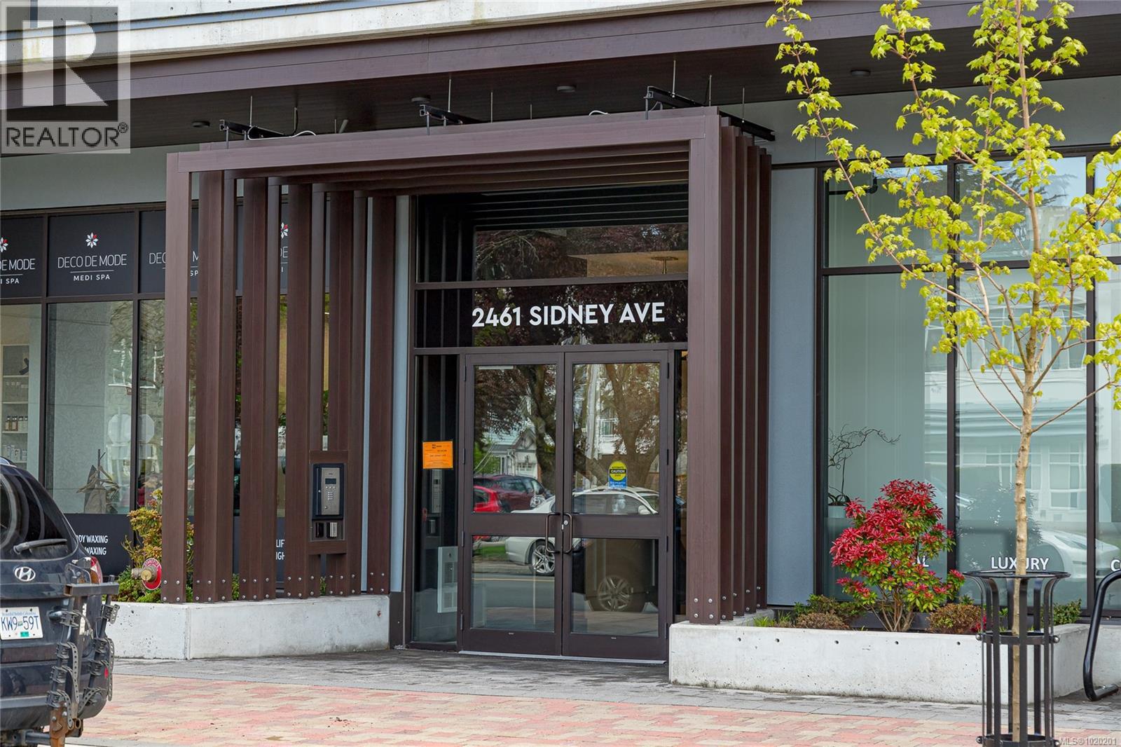 411 2461 Sidney Avenue, Sidney