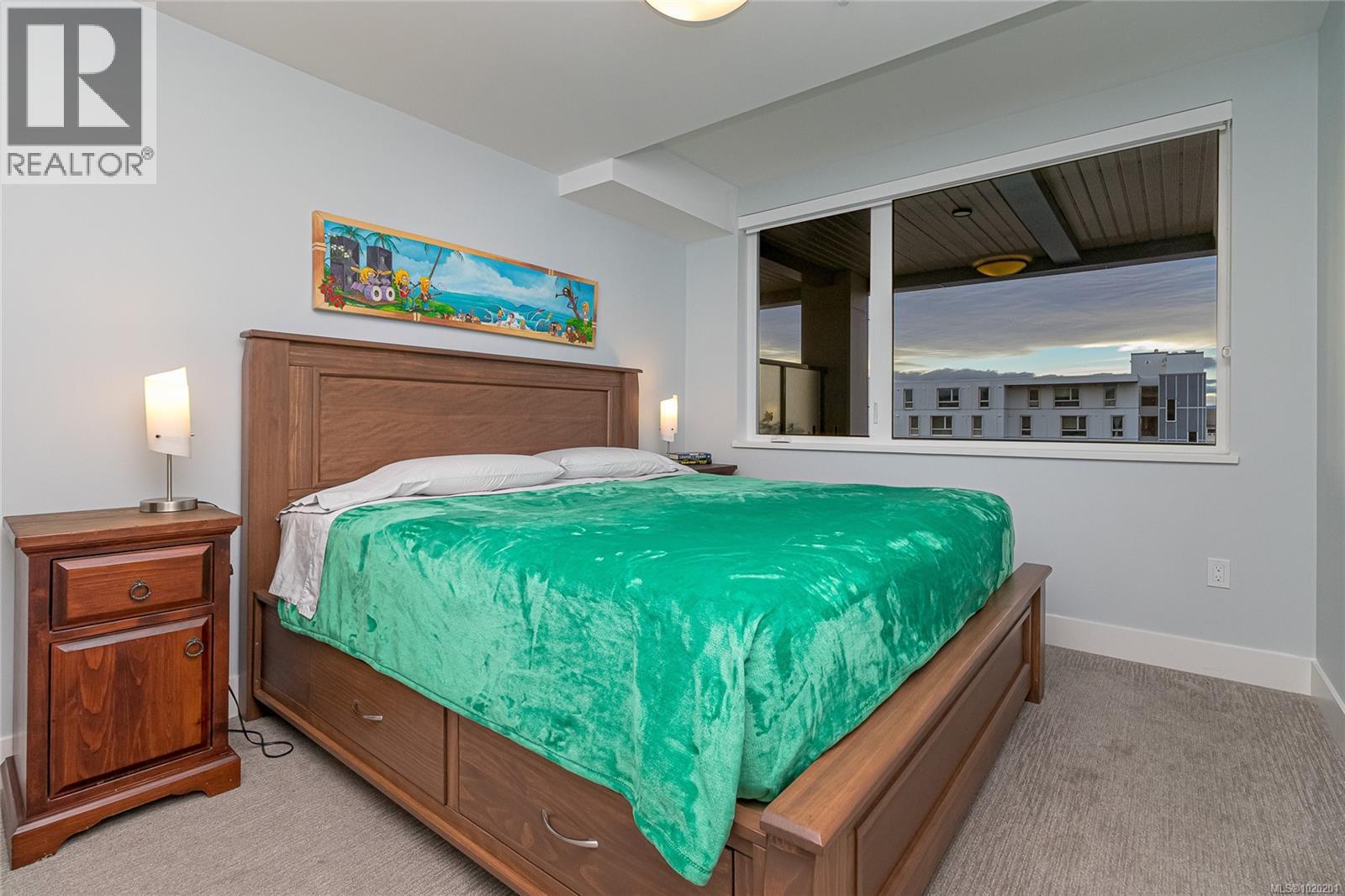 411 2461 Sidney Avenue, Sidney