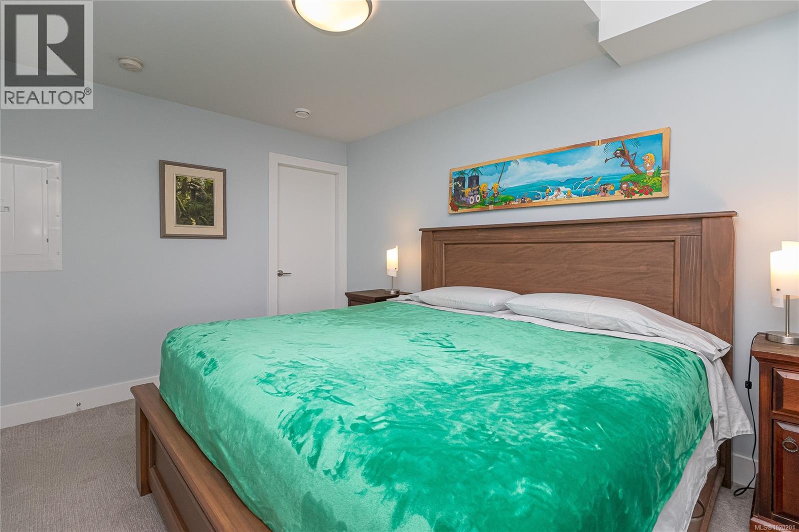 411 2461 Sidney Avenue, Sidney