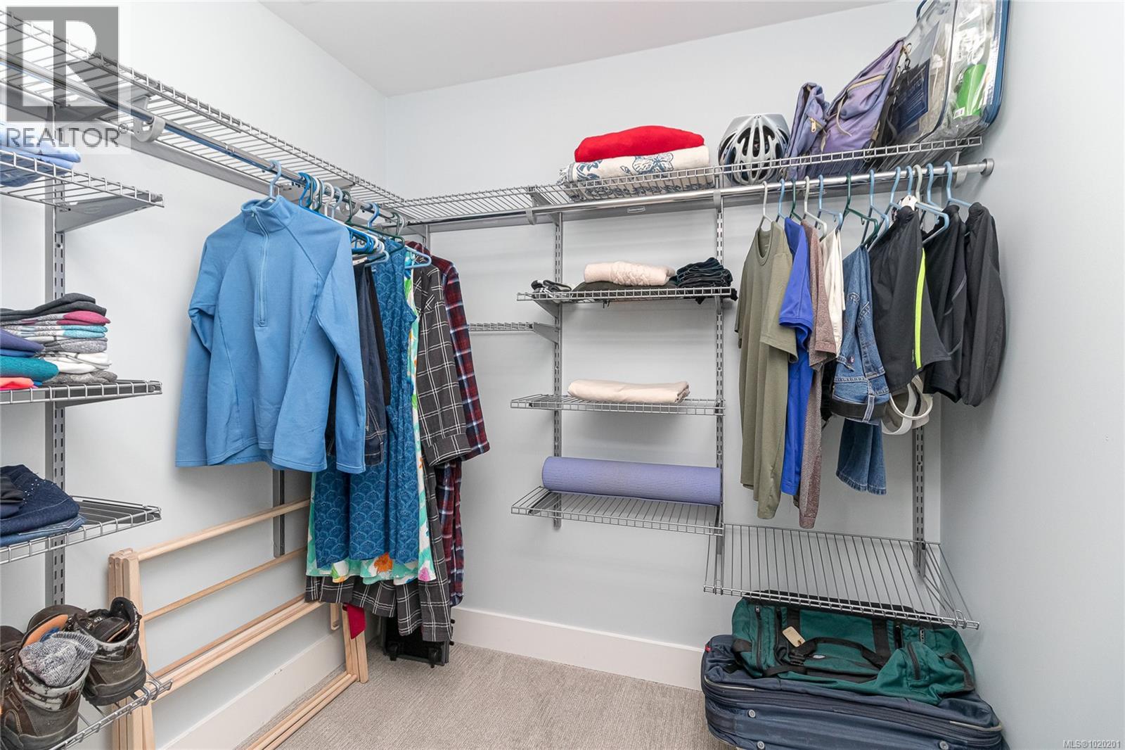 411 2461 Sidney Avenue, Sidney