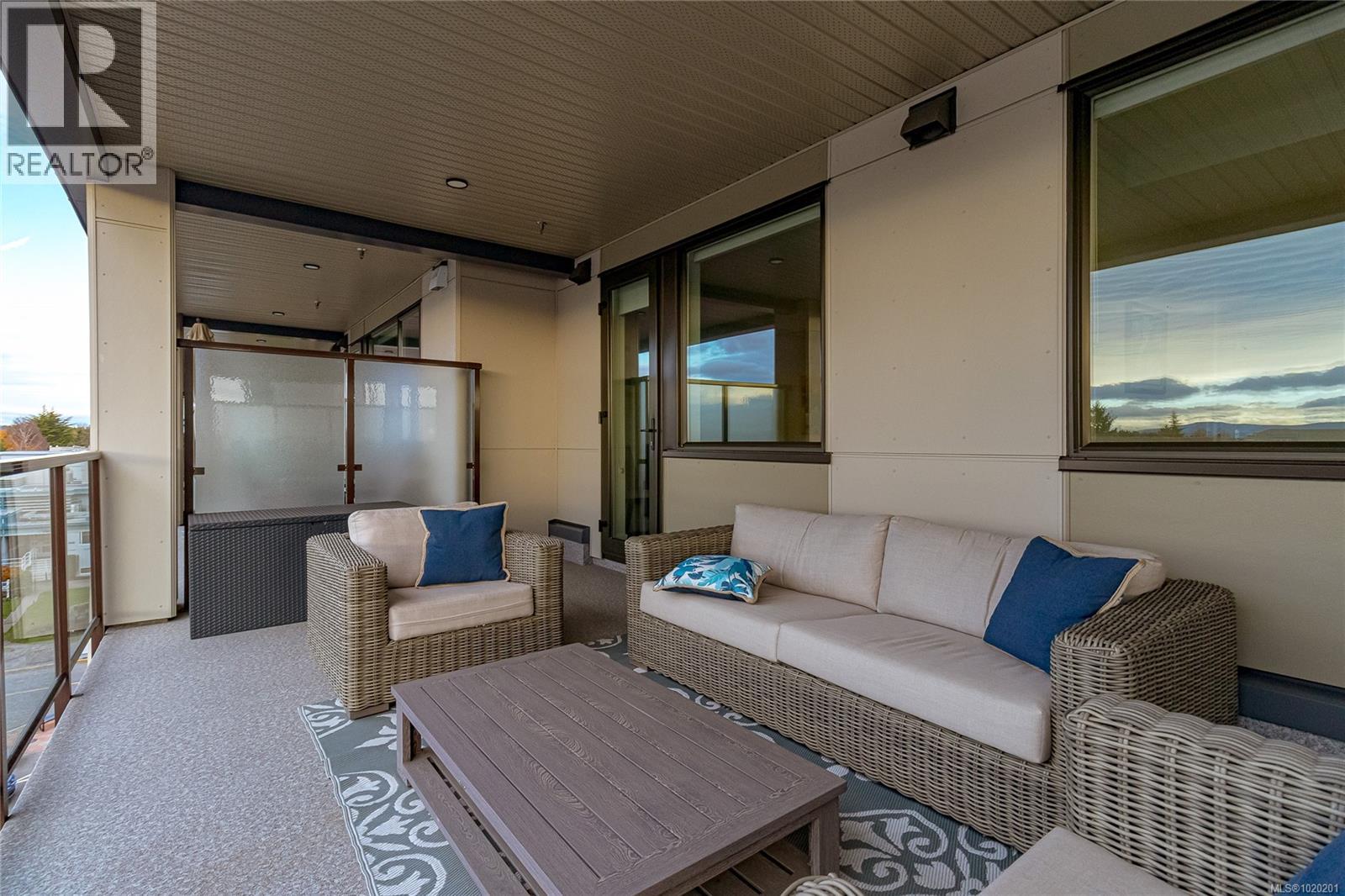 411 2461 Sidney Avenue, Sidney