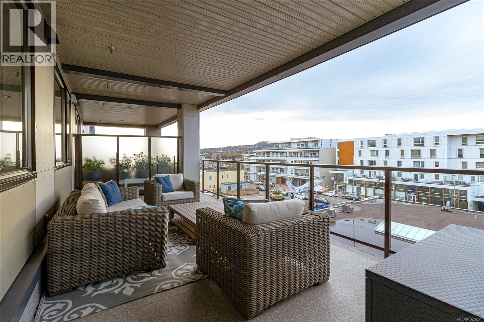 411 2461 Sidney Avenue, Sidney