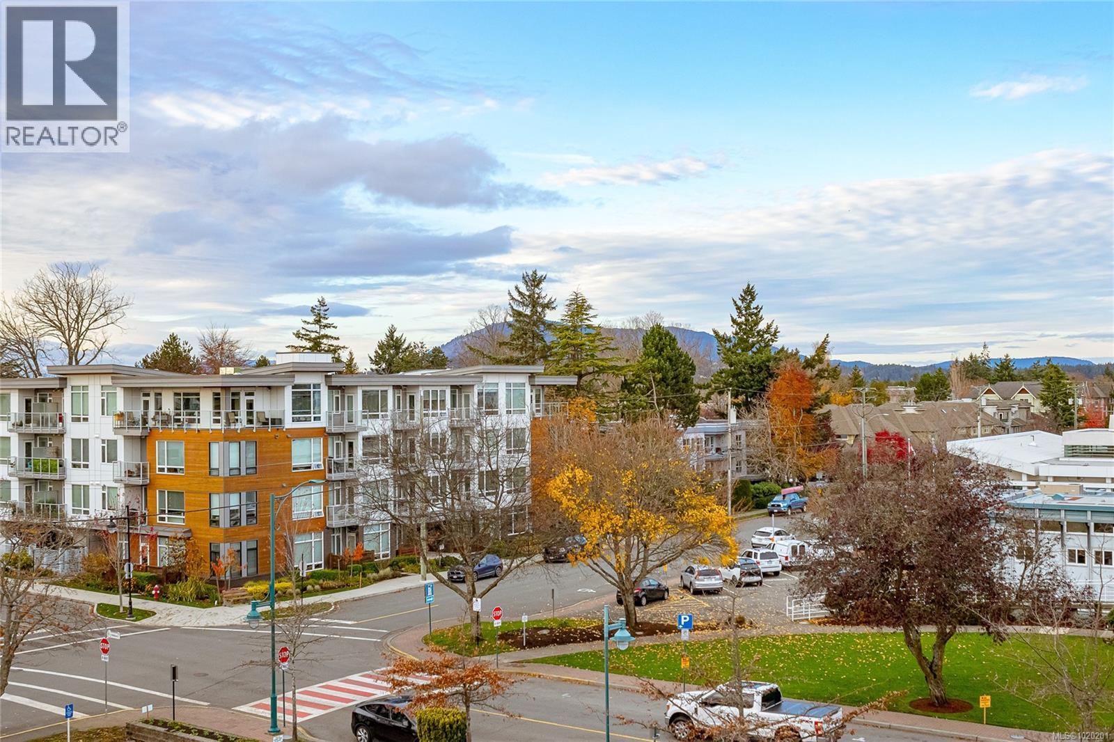 411 2461 Sidney Avenue, Sidney