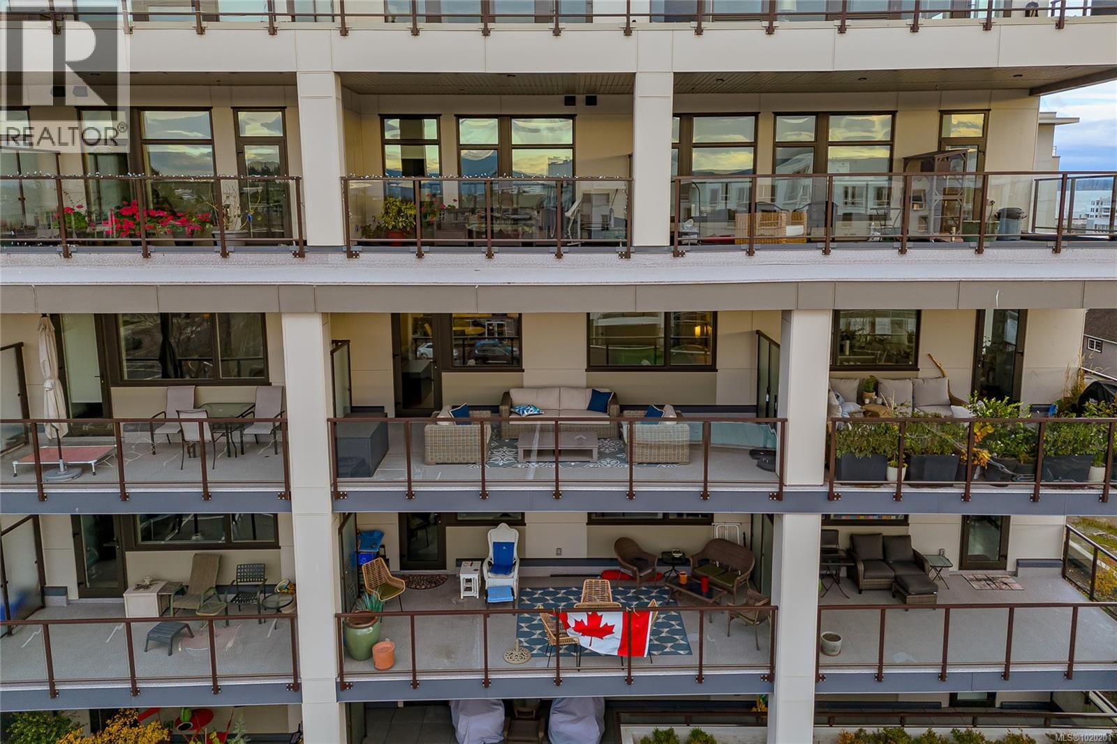 411 2461 Sidney Avenue, Sidney