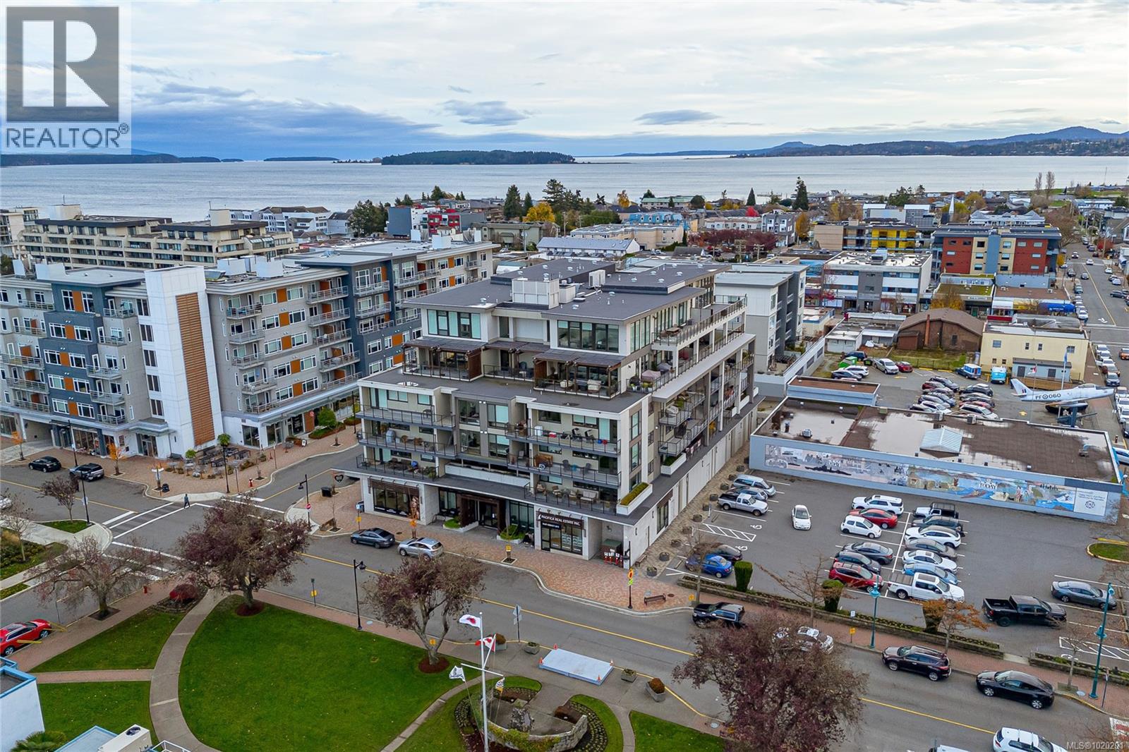 411 2461 Sidney Avenue, Sidney