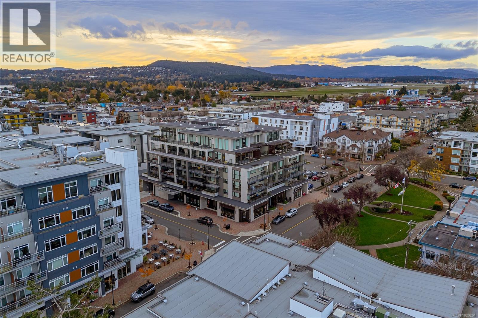 411 2461 Sidney Avenue, Sidney