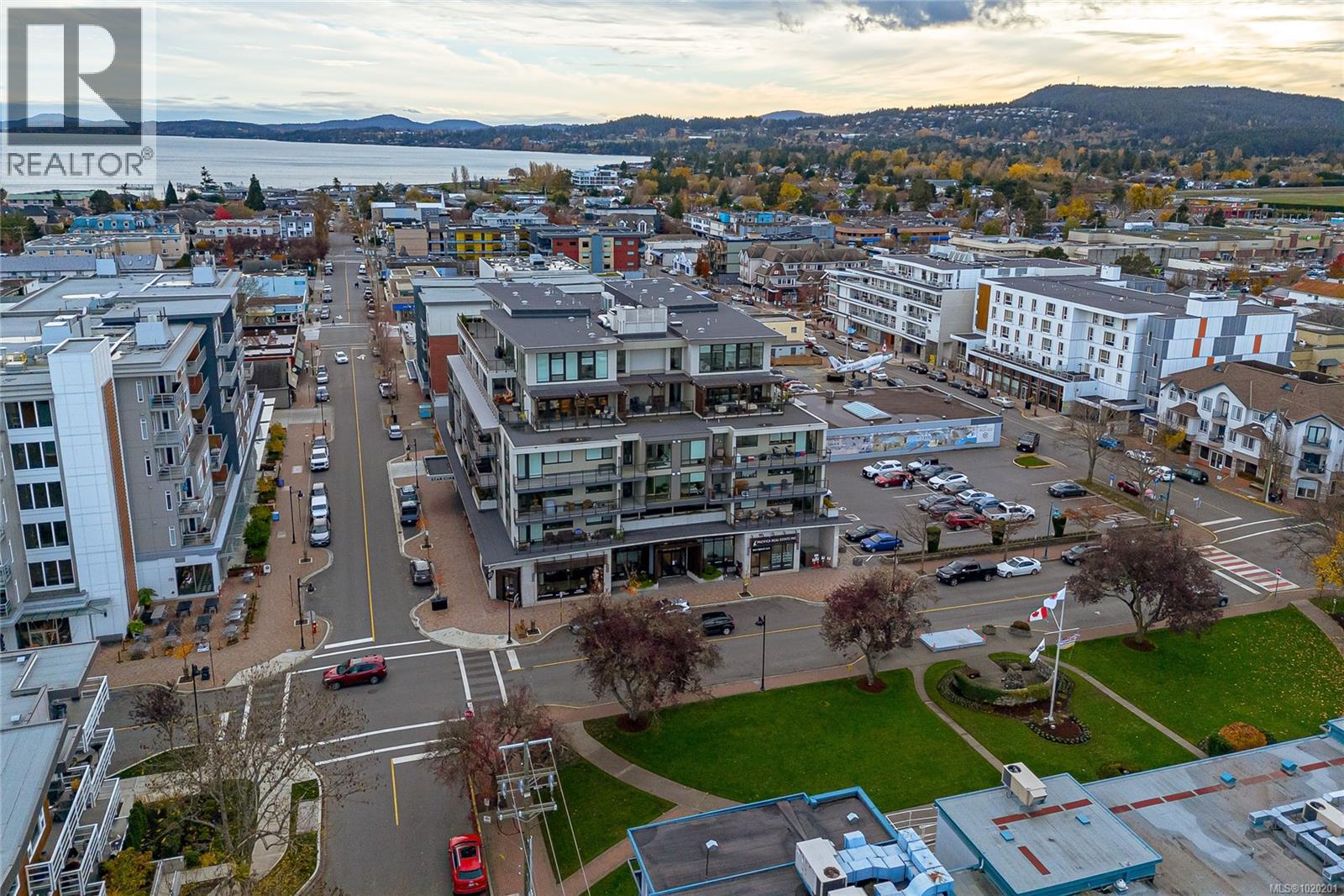411 2461 Sidney Avenue, Sidney