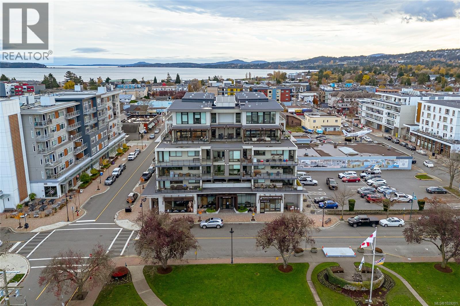 411 2461 Sidney Avenue, Sidney