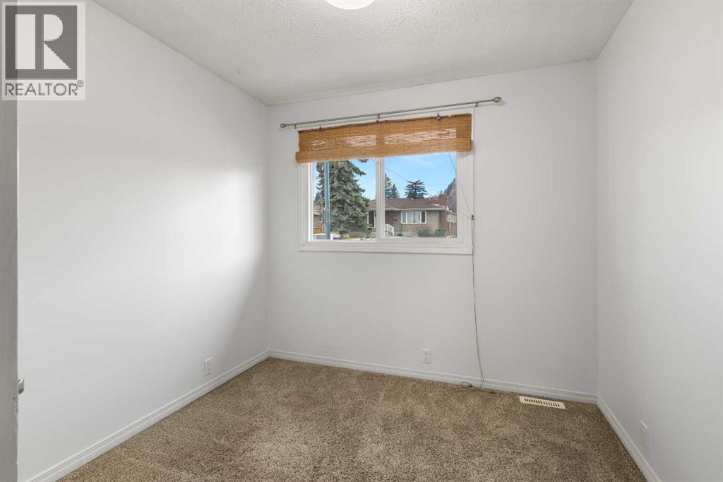 Single Family House for Sale in    Avenue NW Huntington Hills Calgary 