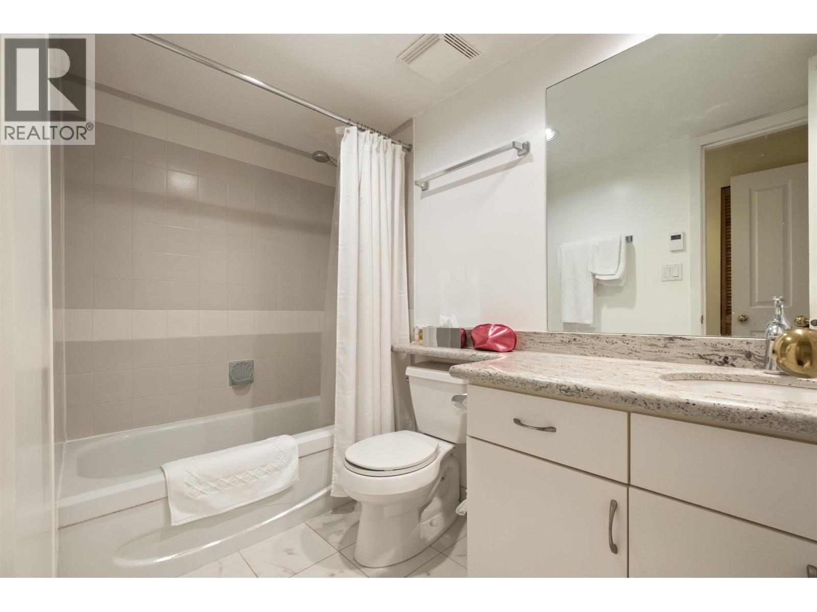 301 2050 LAKE PLACID ROAD, Whistler