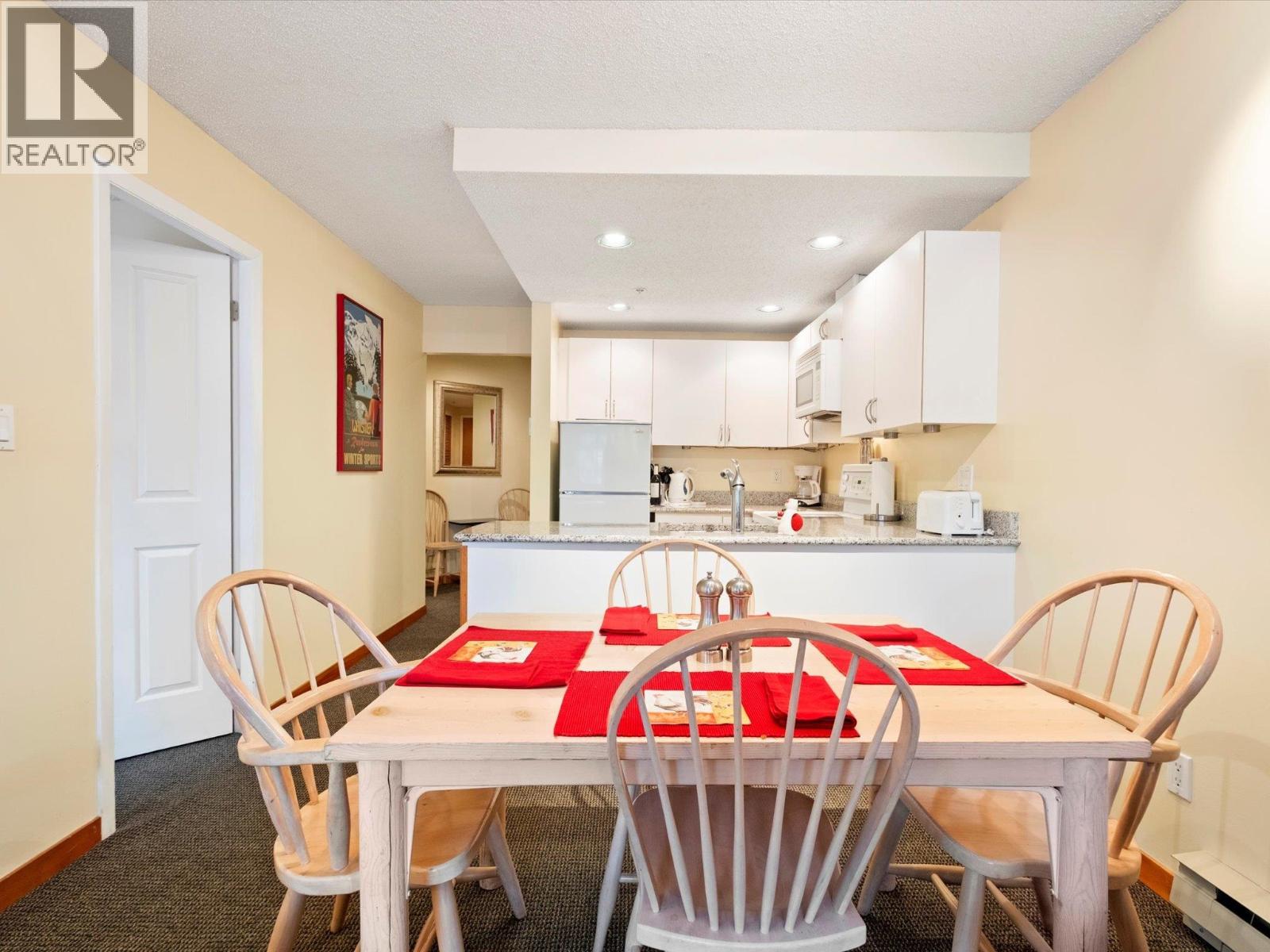 301 2050 LAKE PLACID ROAD, Whistler