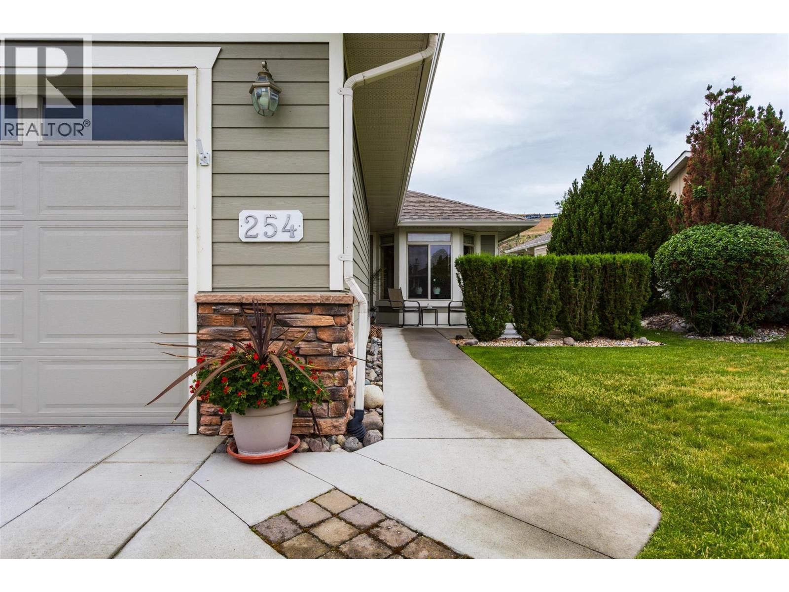 254 4035 Gellatly Road South, West Kelowna