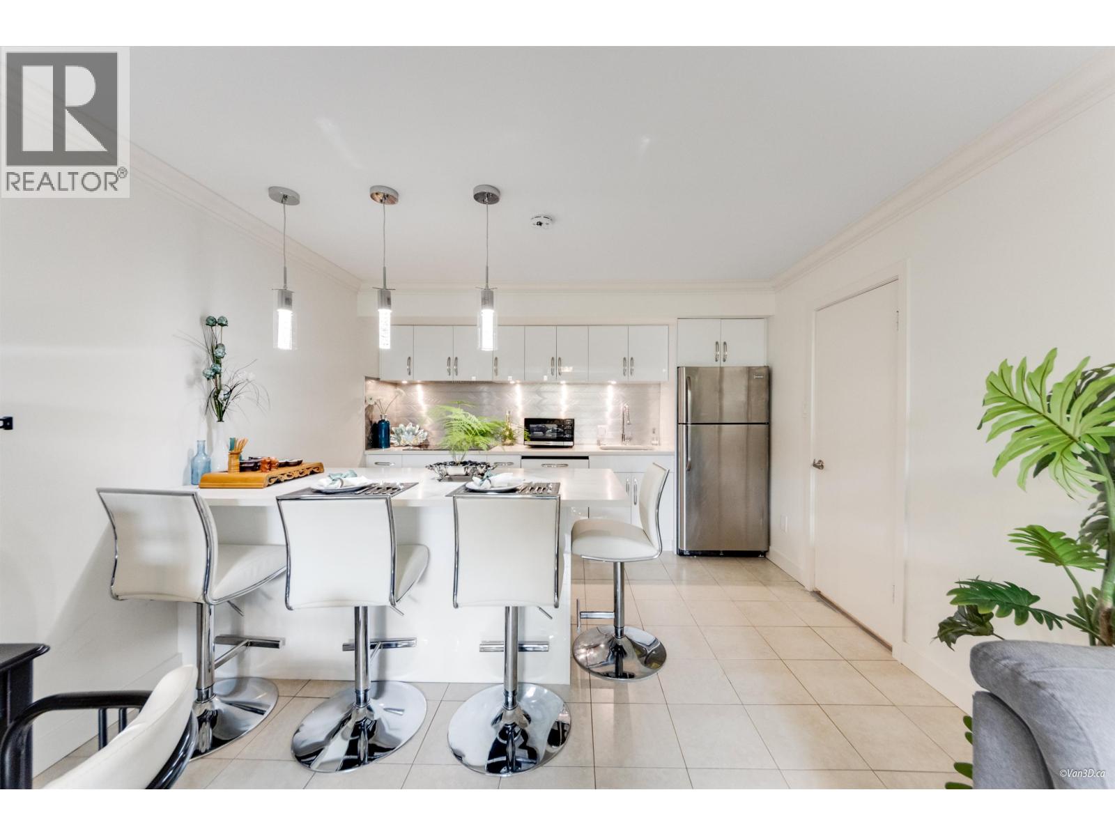 6593 LOCHDALE STREET, Burnaby