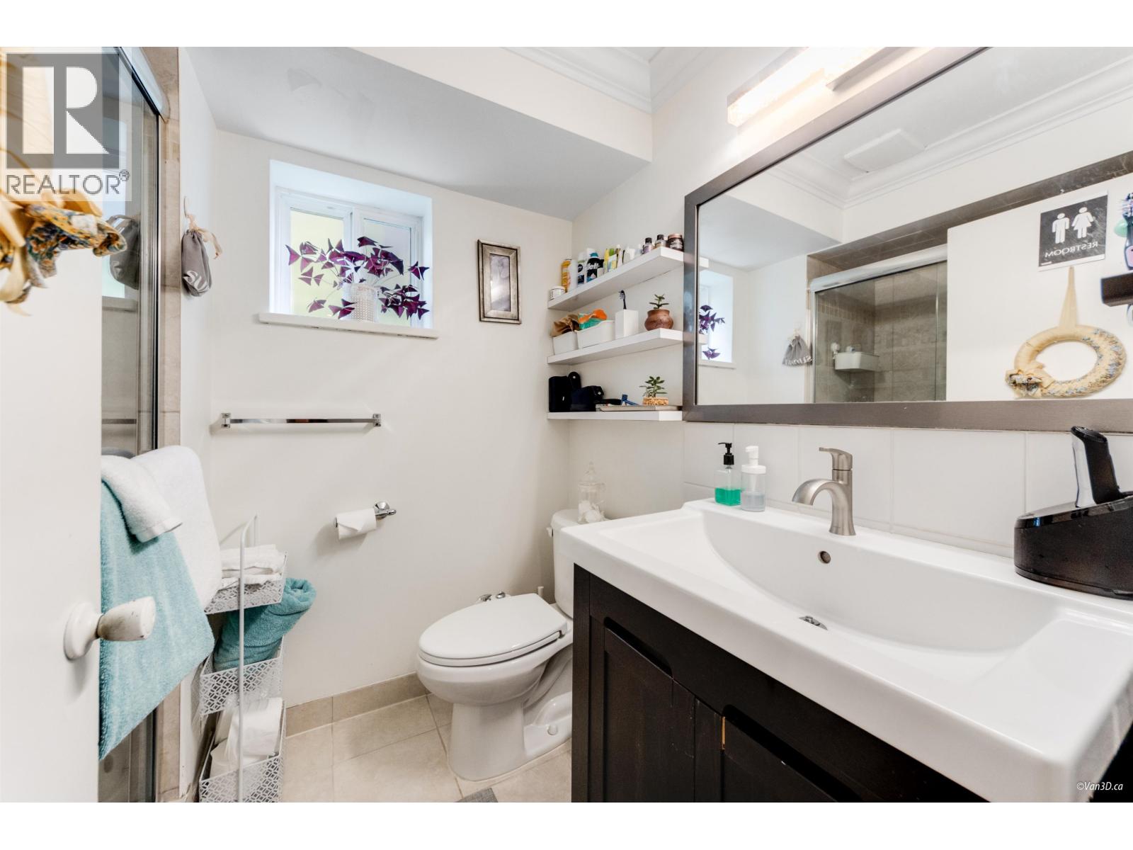 6593 LOCHDALE STREET, Burnaby