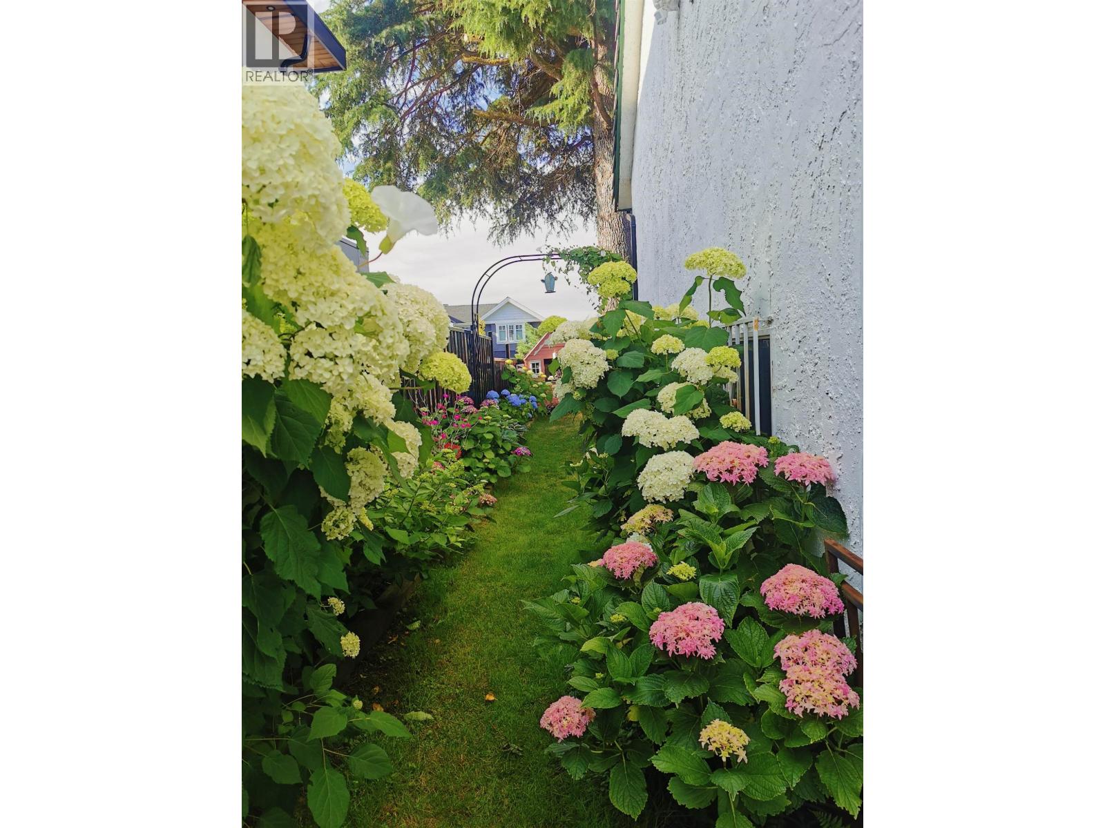 6593 LOCHDALE STREET, Burnaby