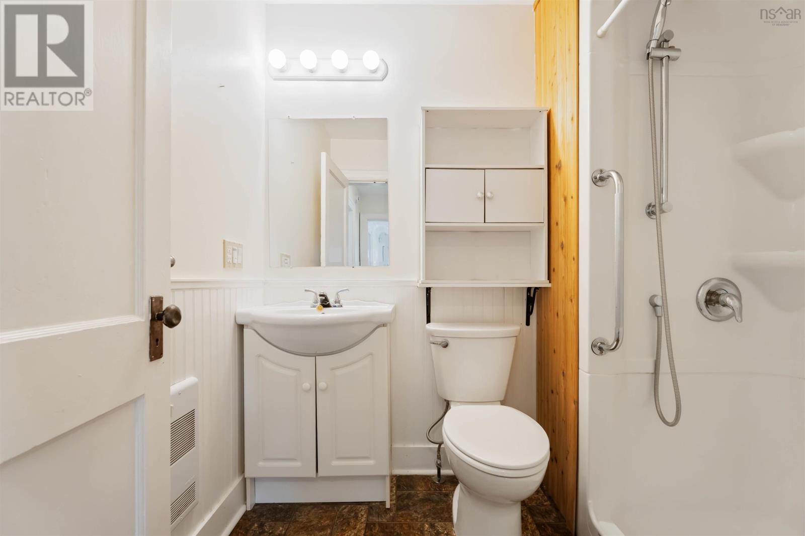 Property 21 of 47 of 8911 Commercial Street