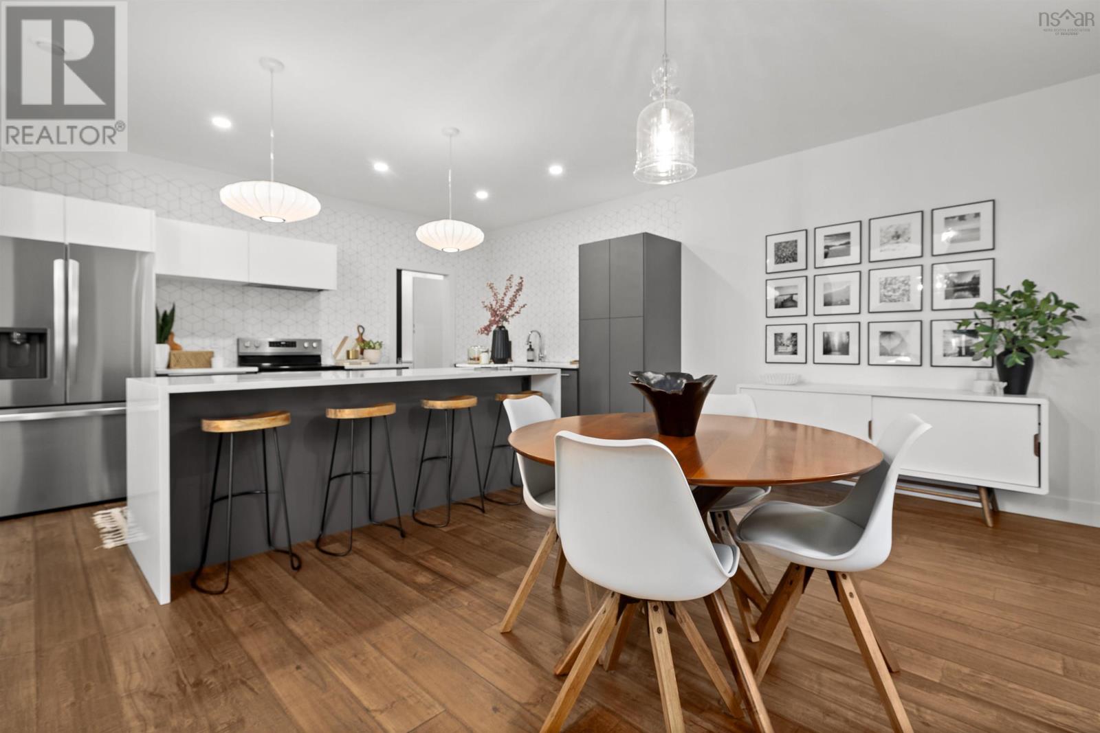 Property 20 of 51 of 33 Merlot Court