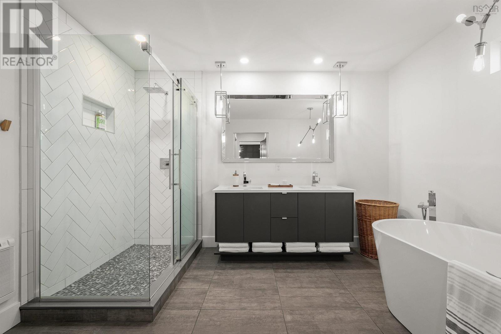 Property 38 of 51 of 33 Merlot Court