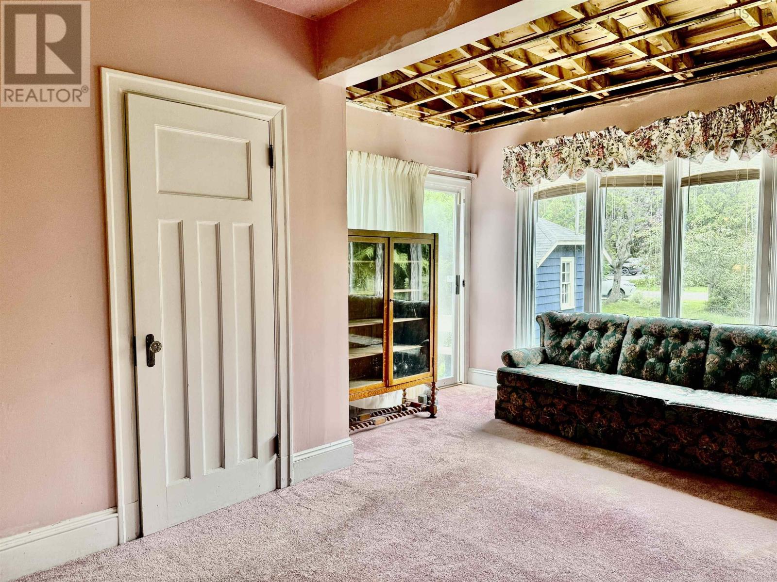 Property 25 of 44 of 70 Victoria Road