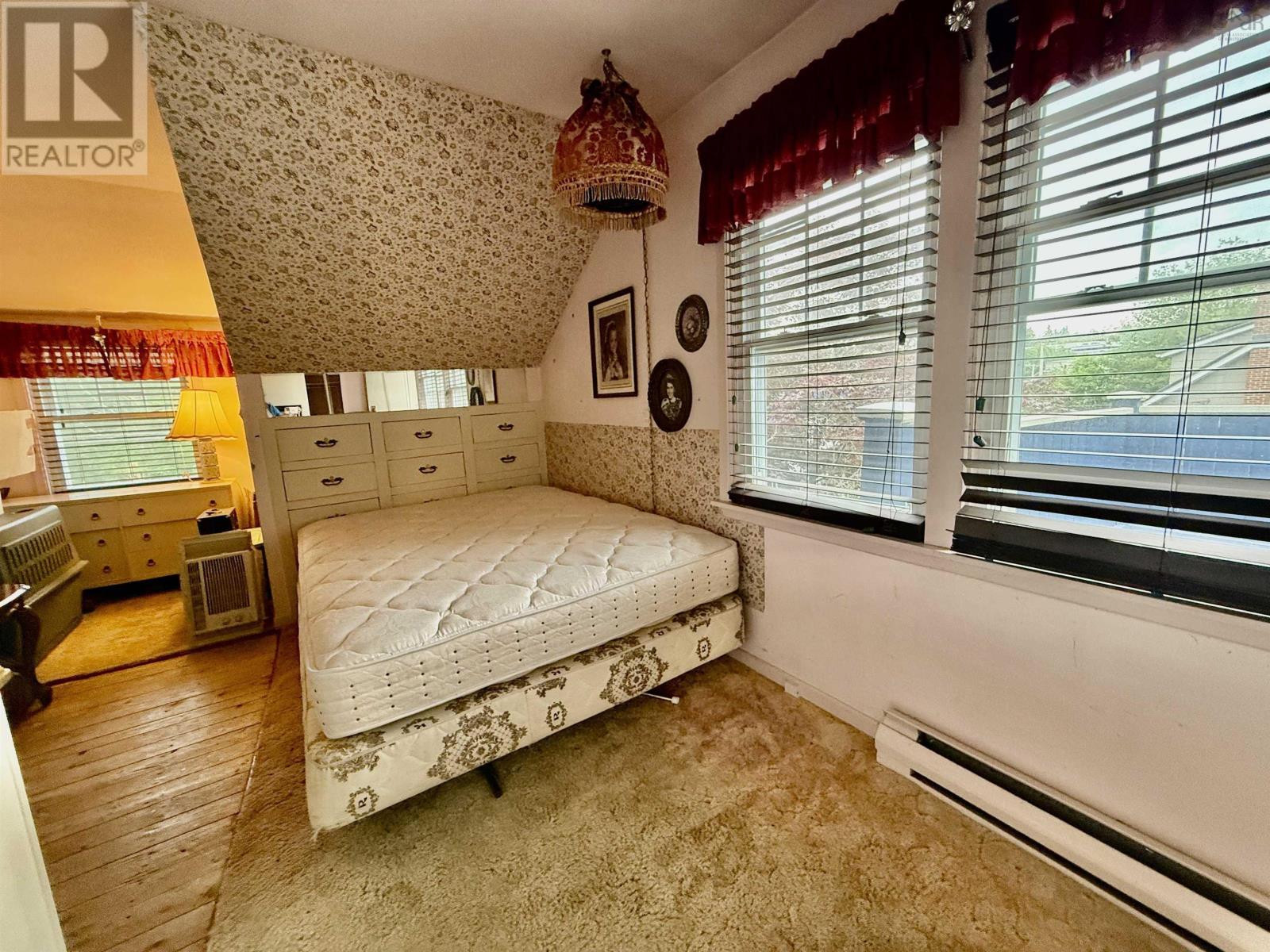 Property 32 of 44 of 70 Victoria Road