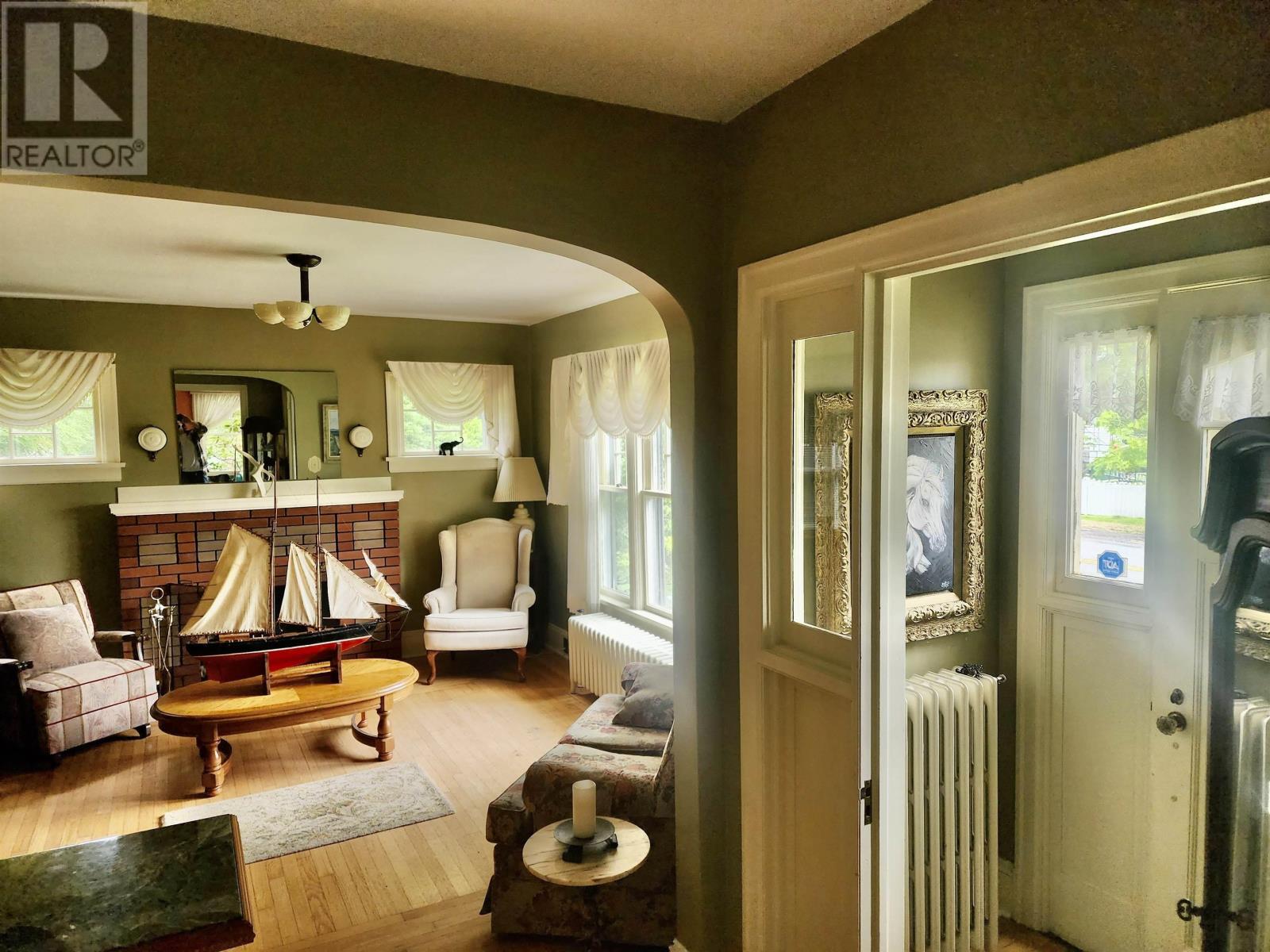 Property 10 of 44 of 70 Victoria Road