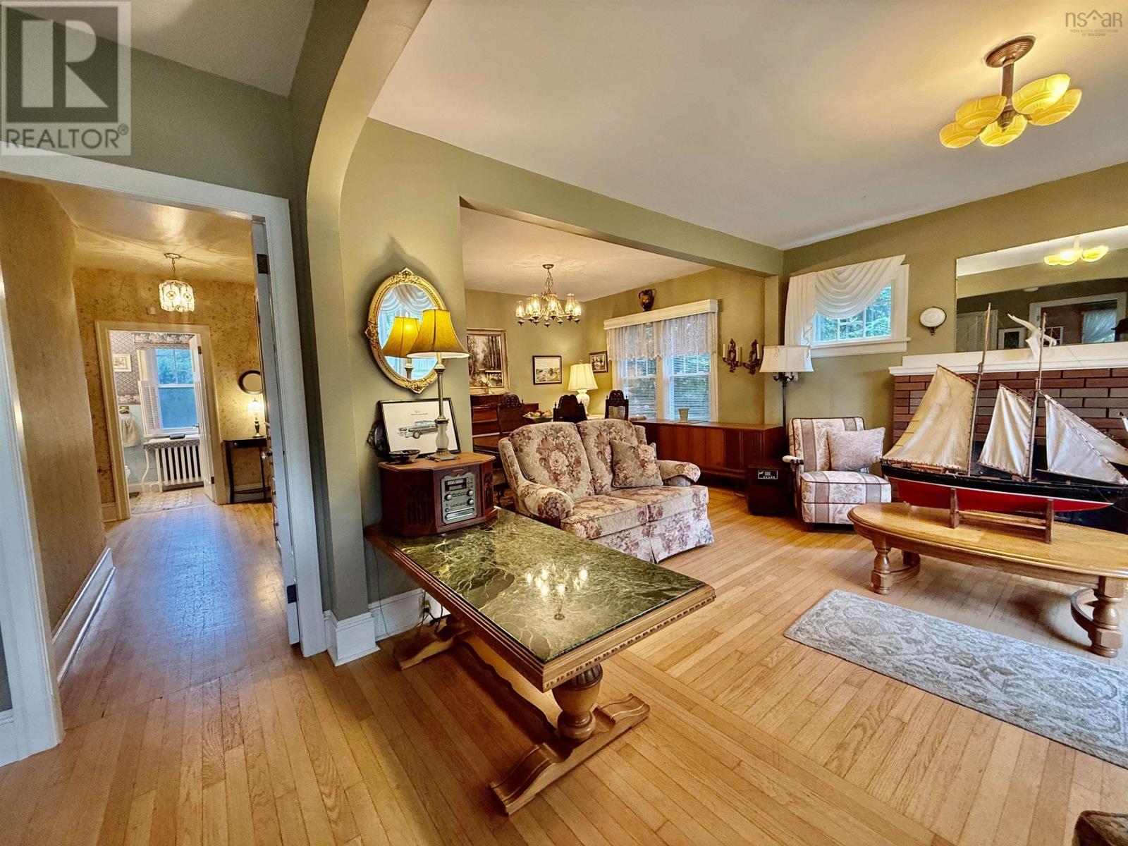 Property 16 of 44 of 70 Victoria Road