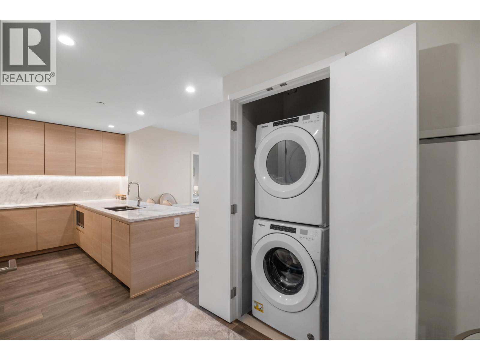 1601 305 MORRISSEY ROAD, Port Moody