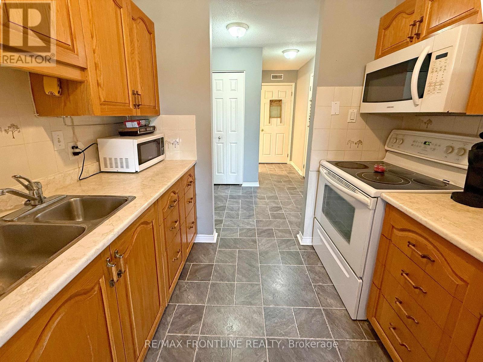 #UNIT #302 10 ARMSTRONG DRIVE - 6