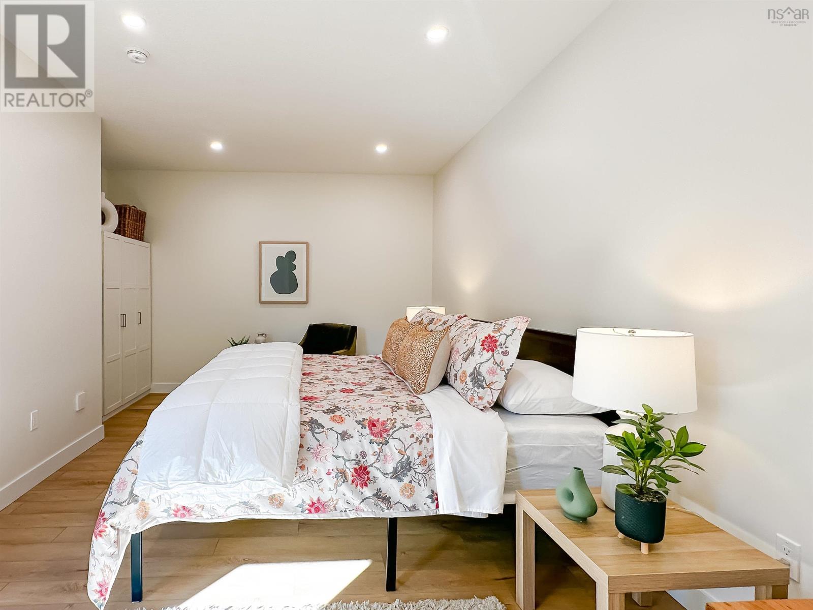 Property 10 of 43 of 298 Lamont Road