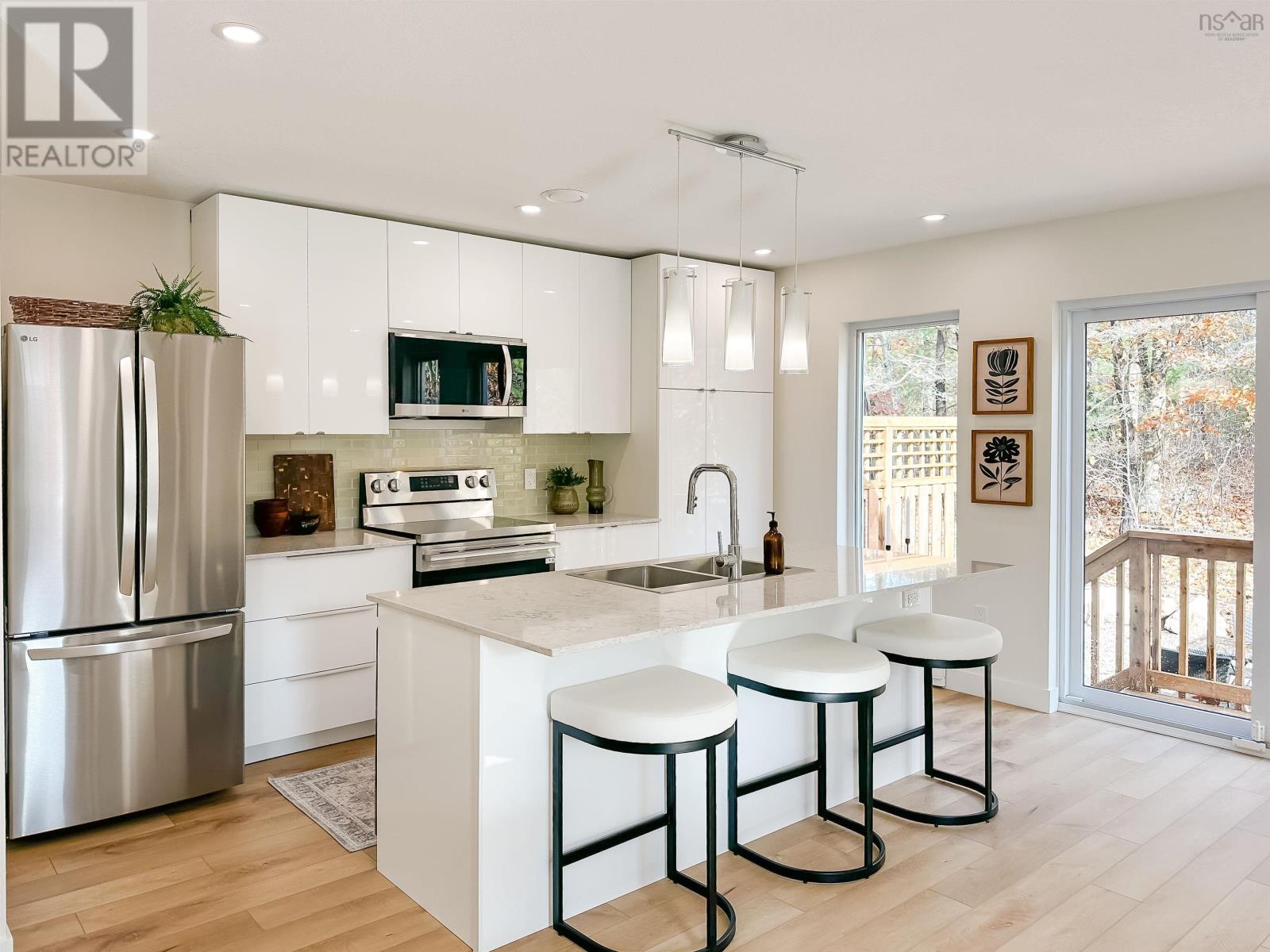 Property 17 of 43 of 298 Lamont Road