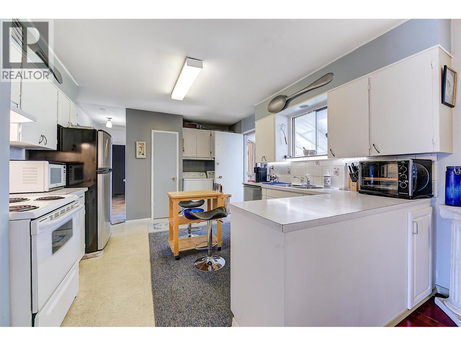  280 Dougall Road South, Kelowna