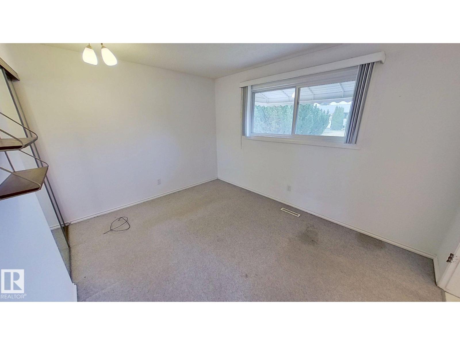 7004 93 AV NW, Edmonton