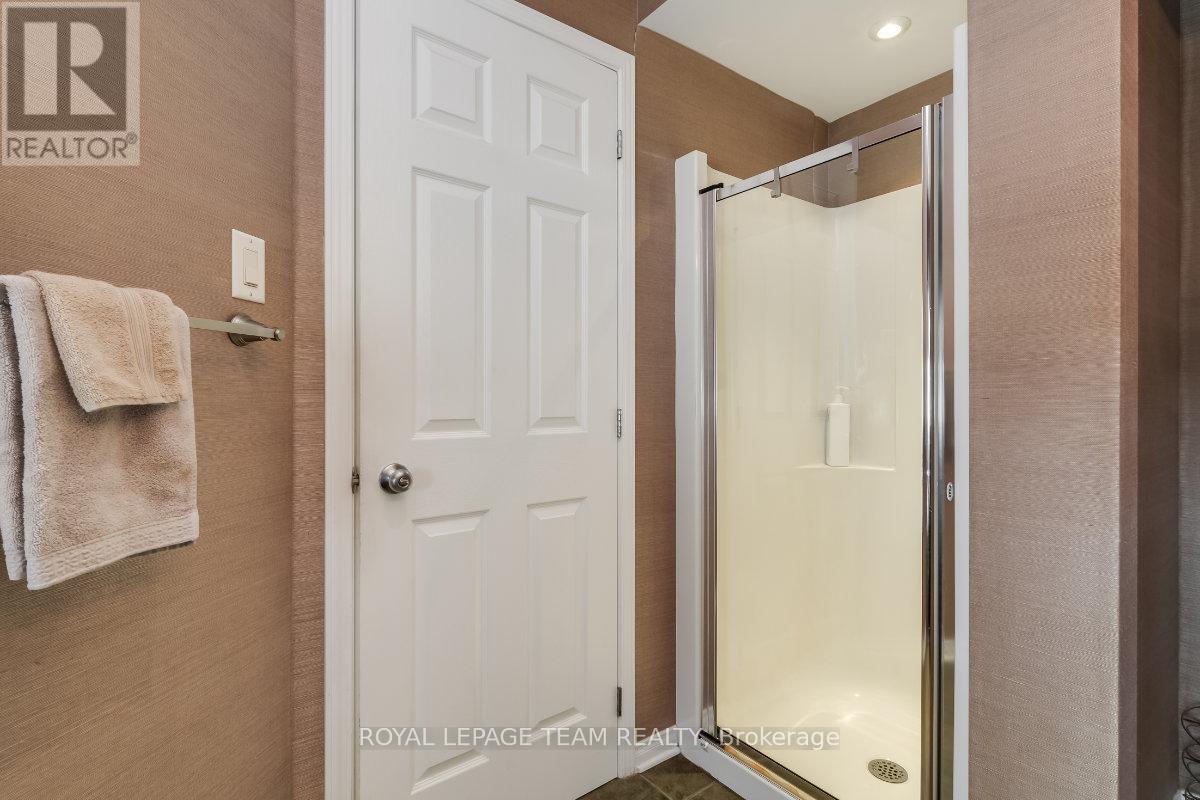 404 HEATHROW PRIVATE - 25