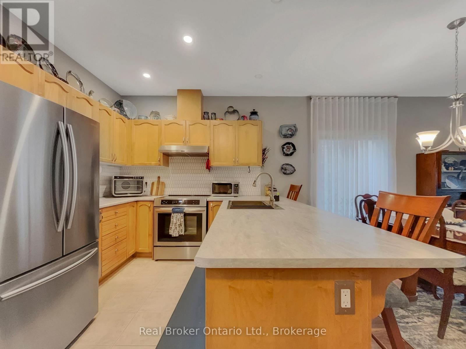 Single Family House Bungalow for Sale in    SOUTHRIDGE DRIVE Hamilton (Mountview) 