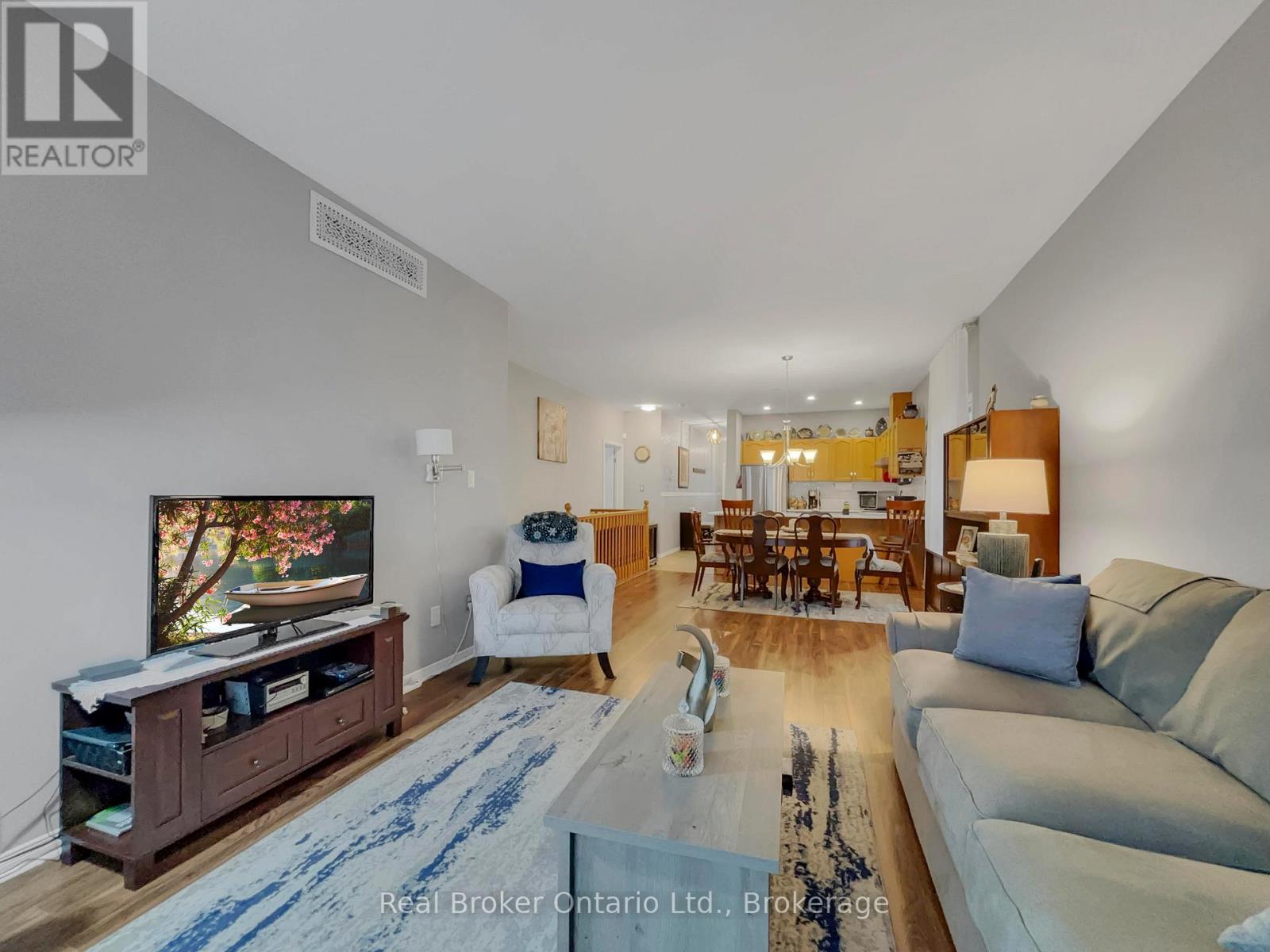 Single Family House Bungalow for Sale in    SOUTHRIDGE DRIVE Hamilton (Mountview) 