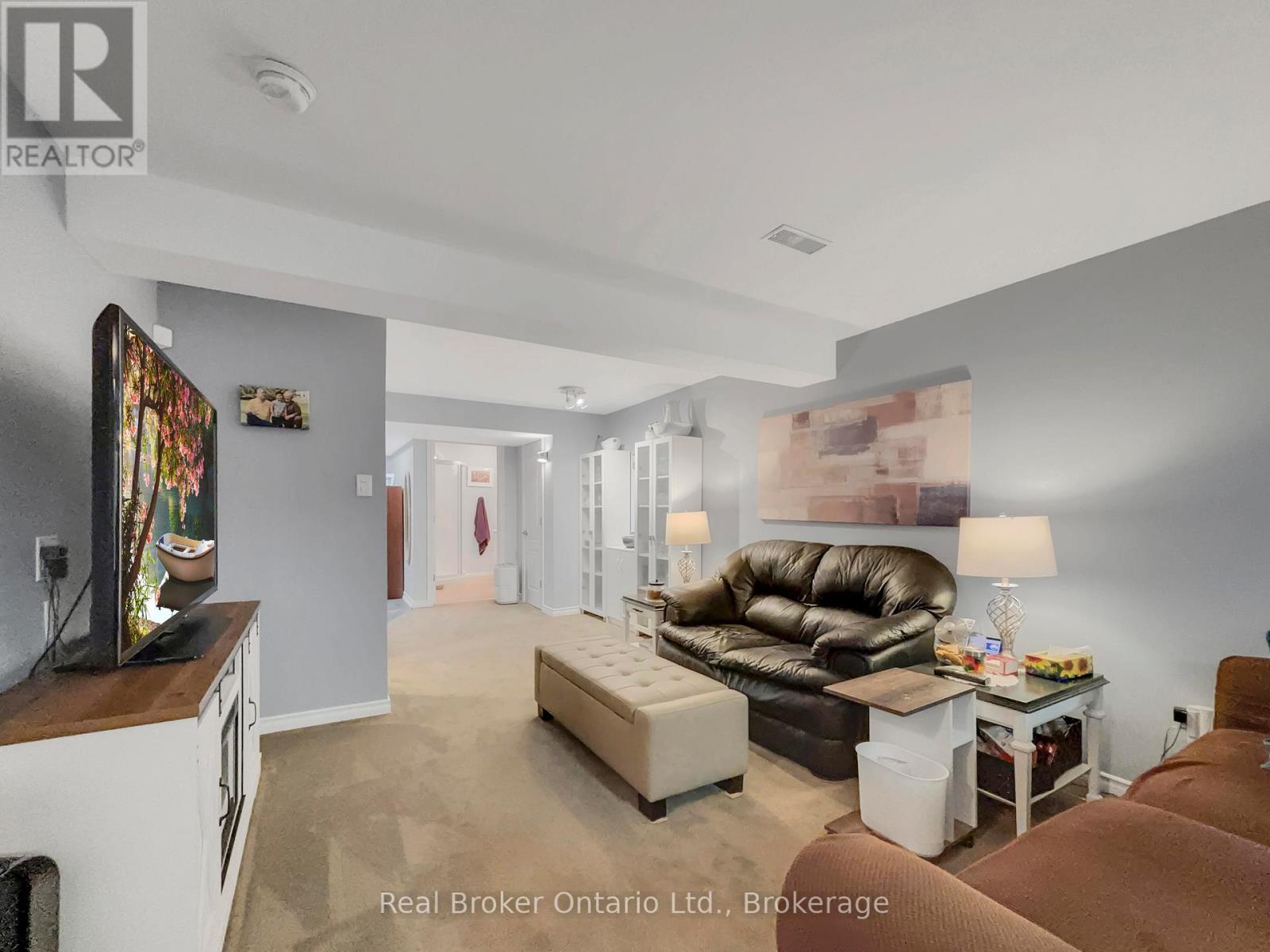 Single Family House Bungalow for Sale in    SOUTHRIDGE DRIVE Hamilton (Mountview) 