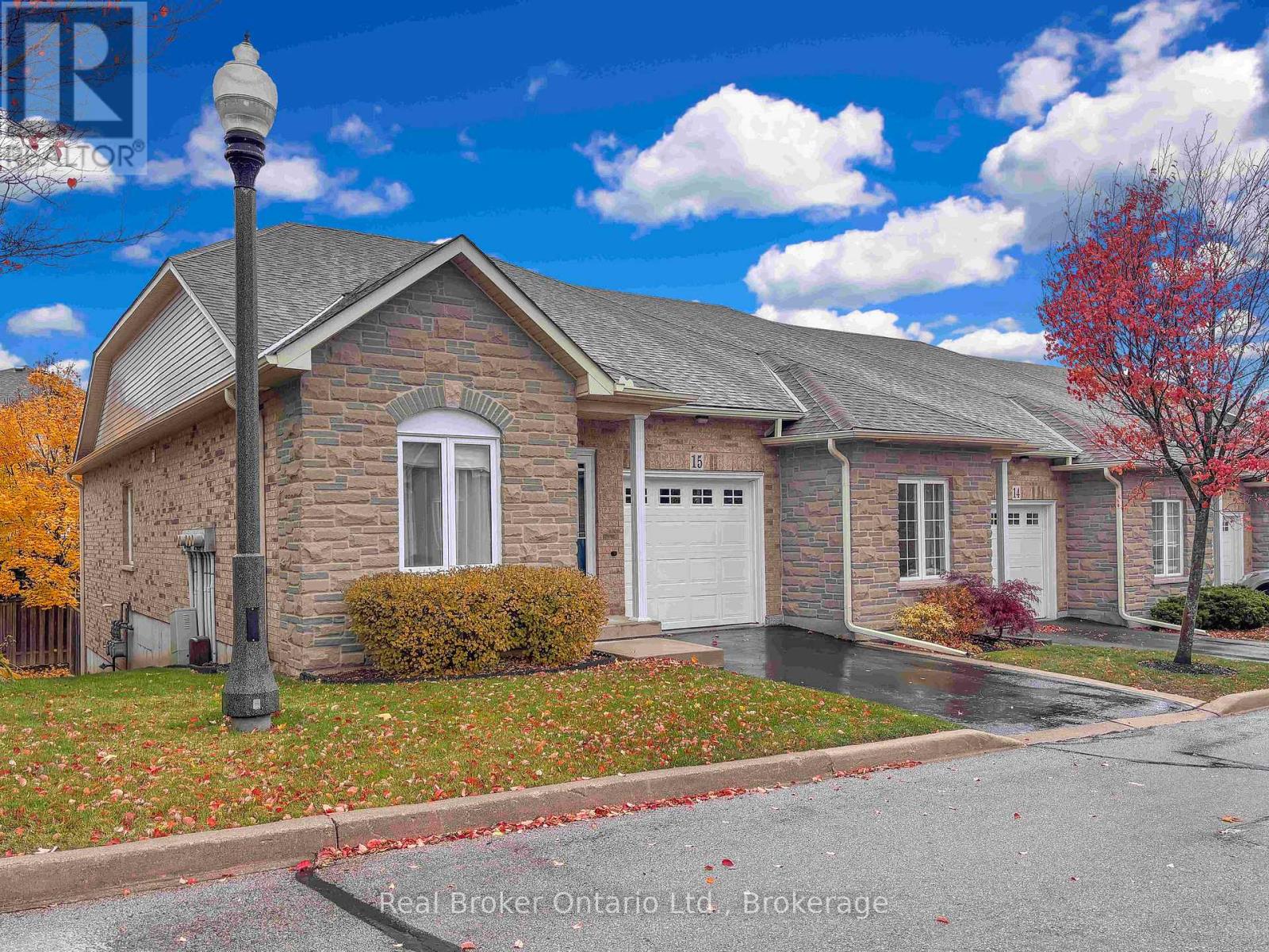 Single Family House Bungalow for Sale in    SOUTHRIDGE DRIVE Hamilton (Mountview) 