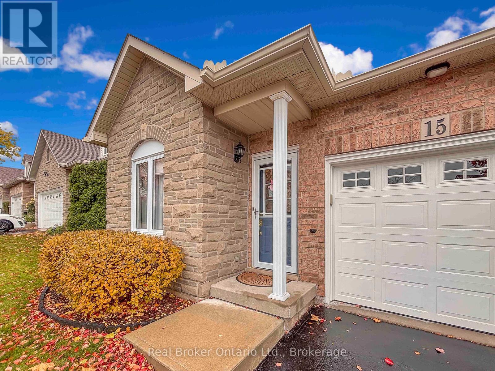 Single Family House Bungalow for Sale in    SOUTHRIDGE DRIVE Hamilton (Mountview) 