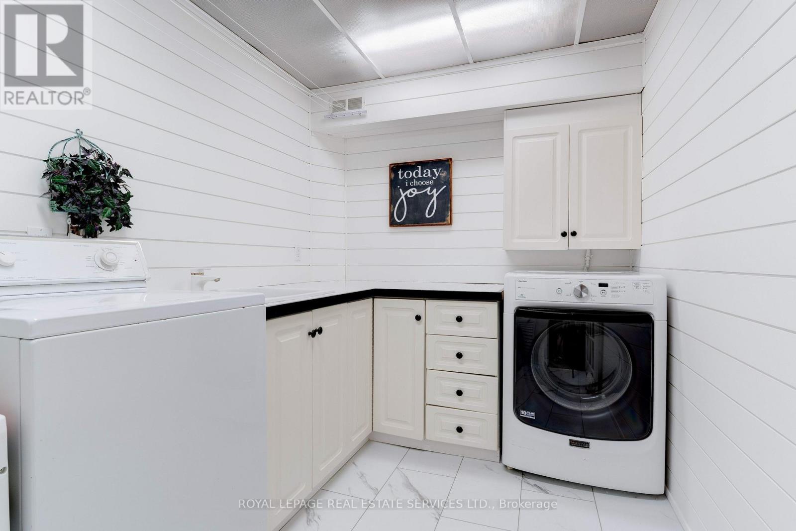132 SPARLING COURT - 37