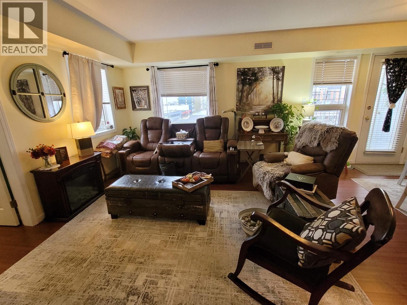 301 1693 6TH AVENUE, Prince George