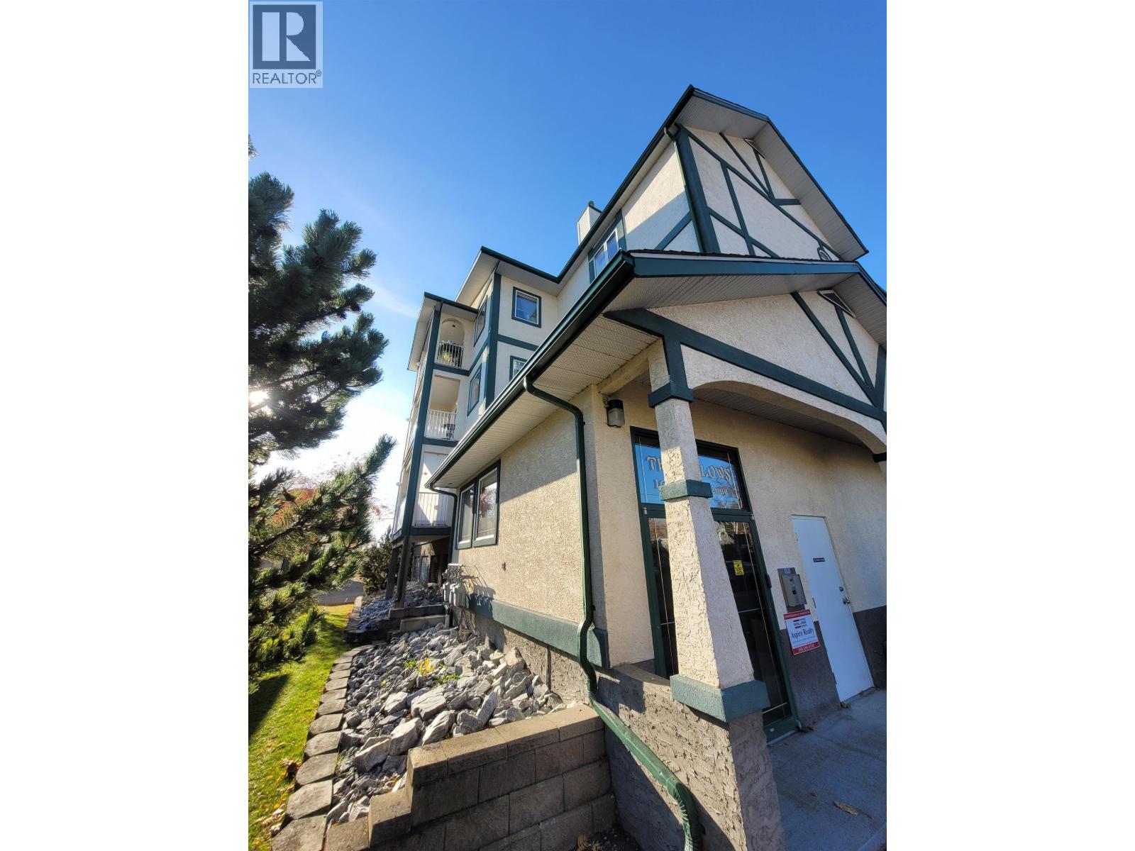 301 1693 6TH AVENUE, Prince George