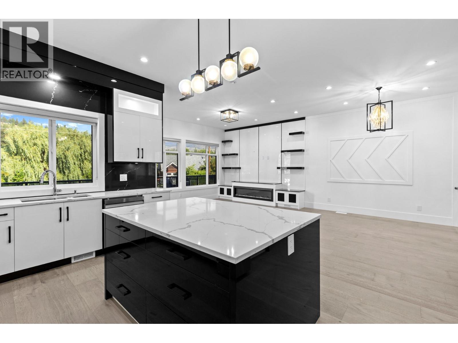 4630 Raymer Road - 14