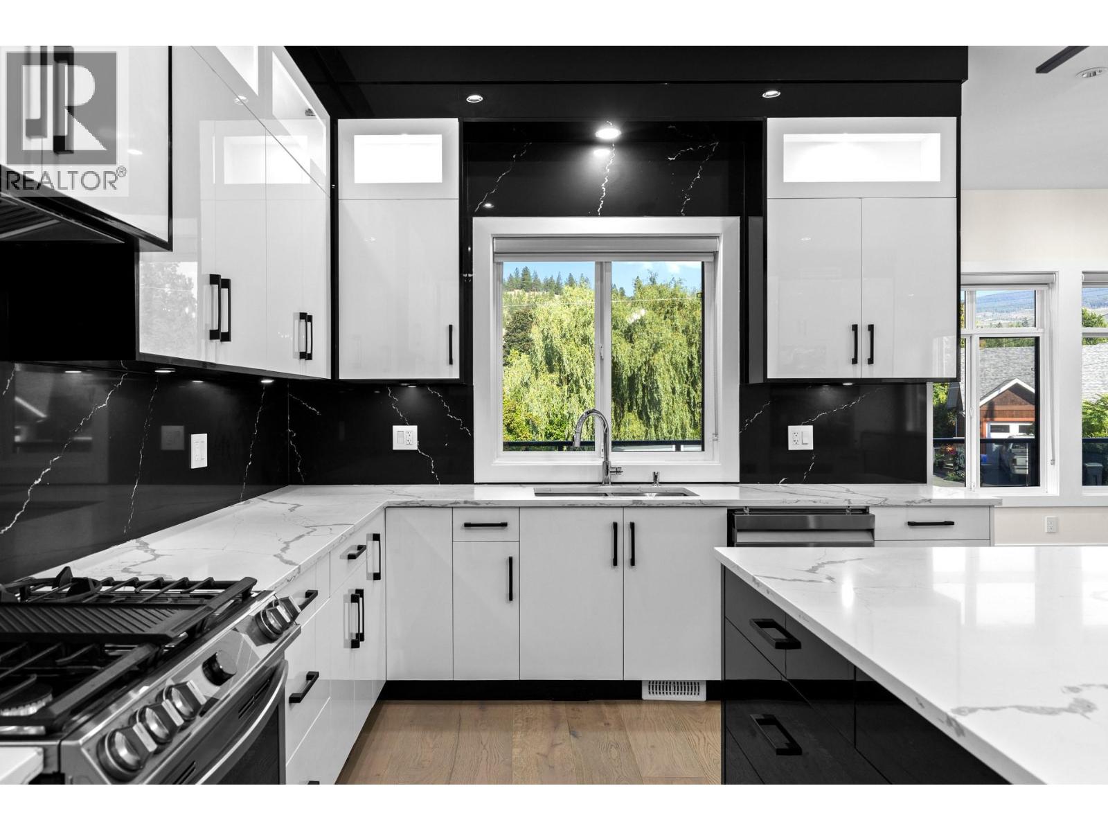 4630 Raymer Road - 12
