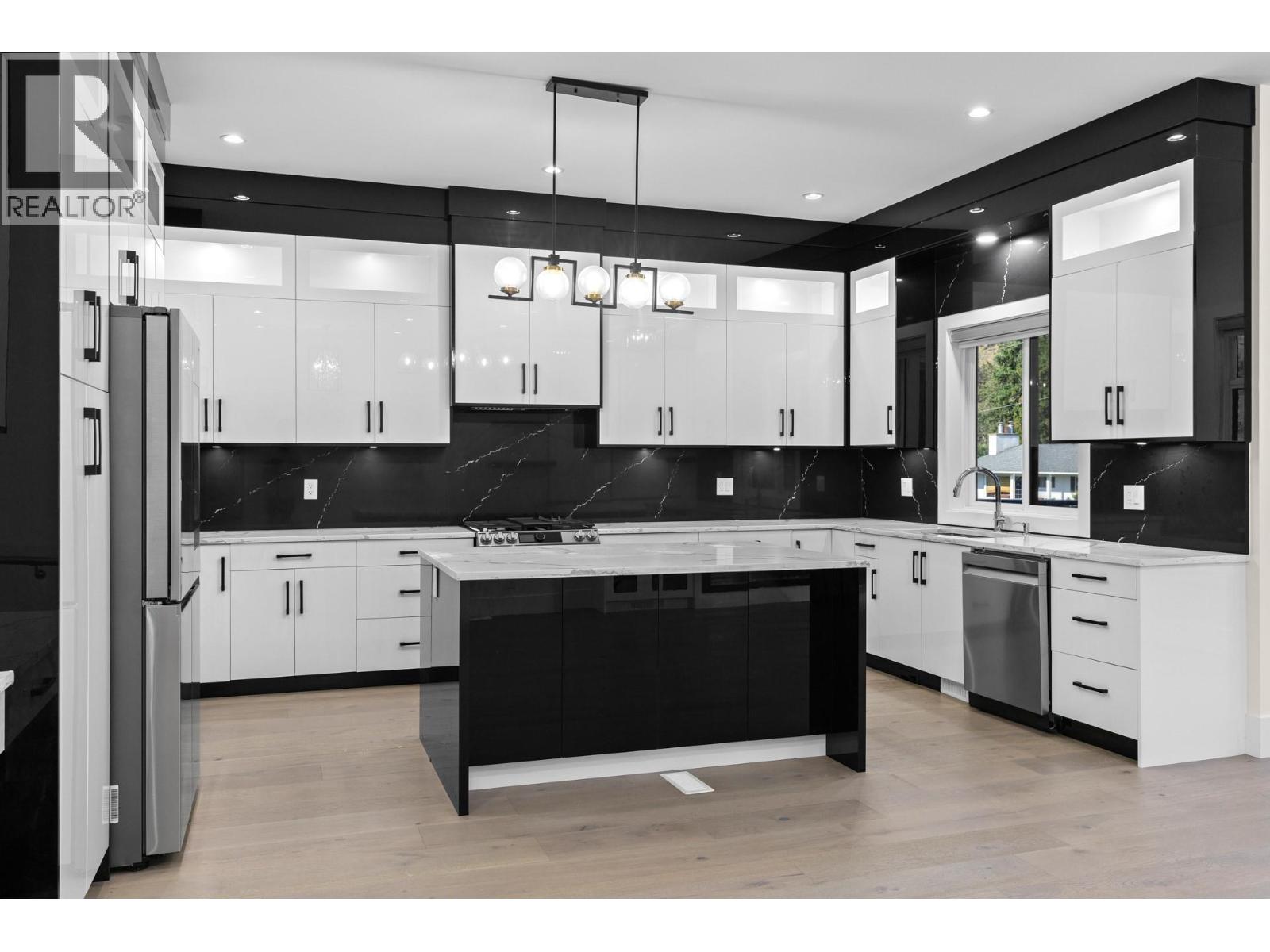 4630 Raymer Road - 10