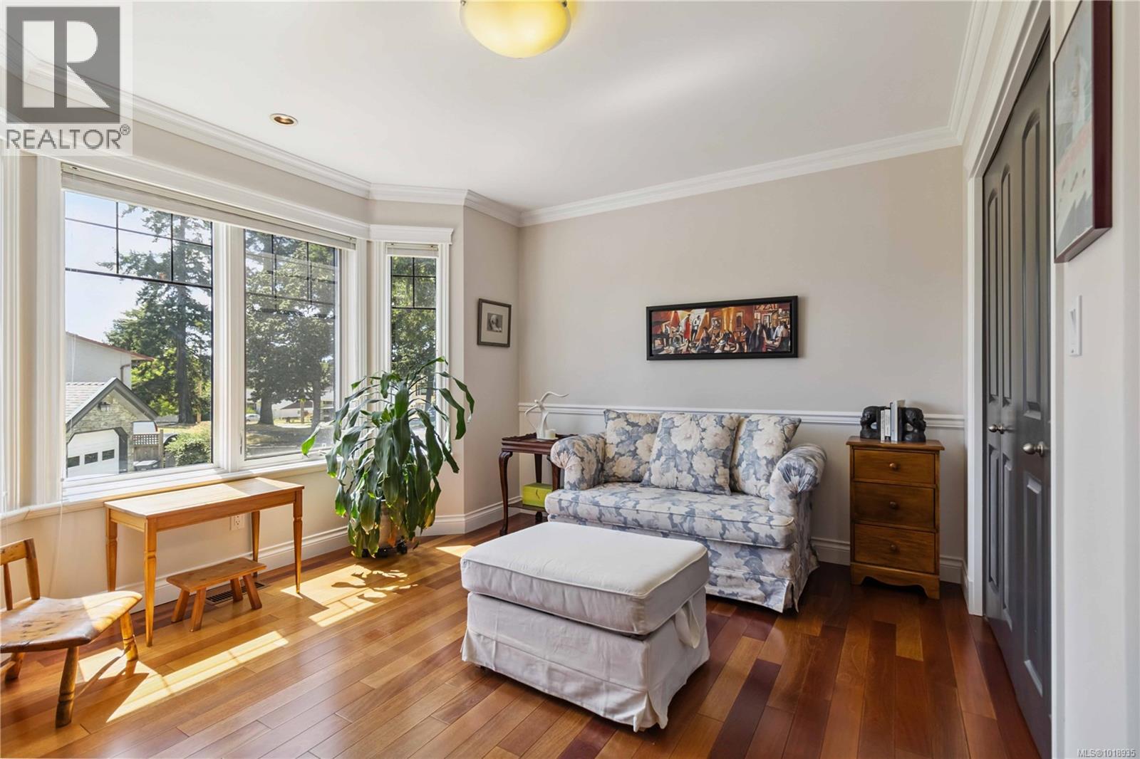  1702 De Sousa Place, Saanich