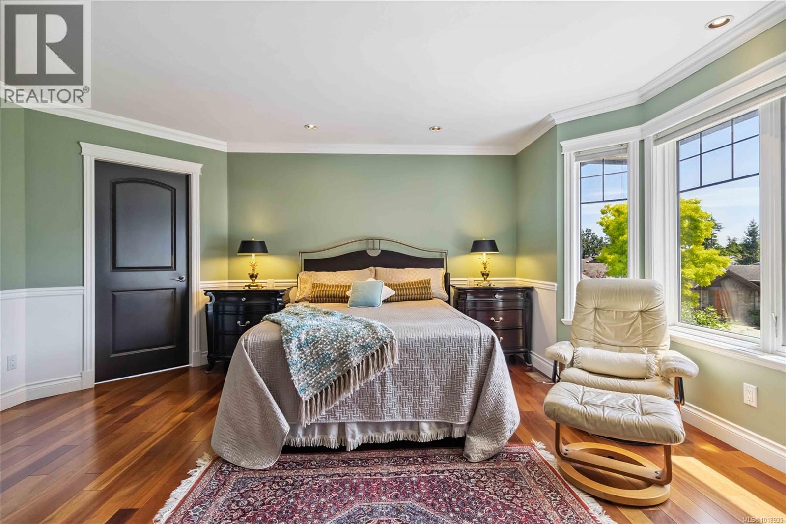  1702 De Sousa Place, Saanich